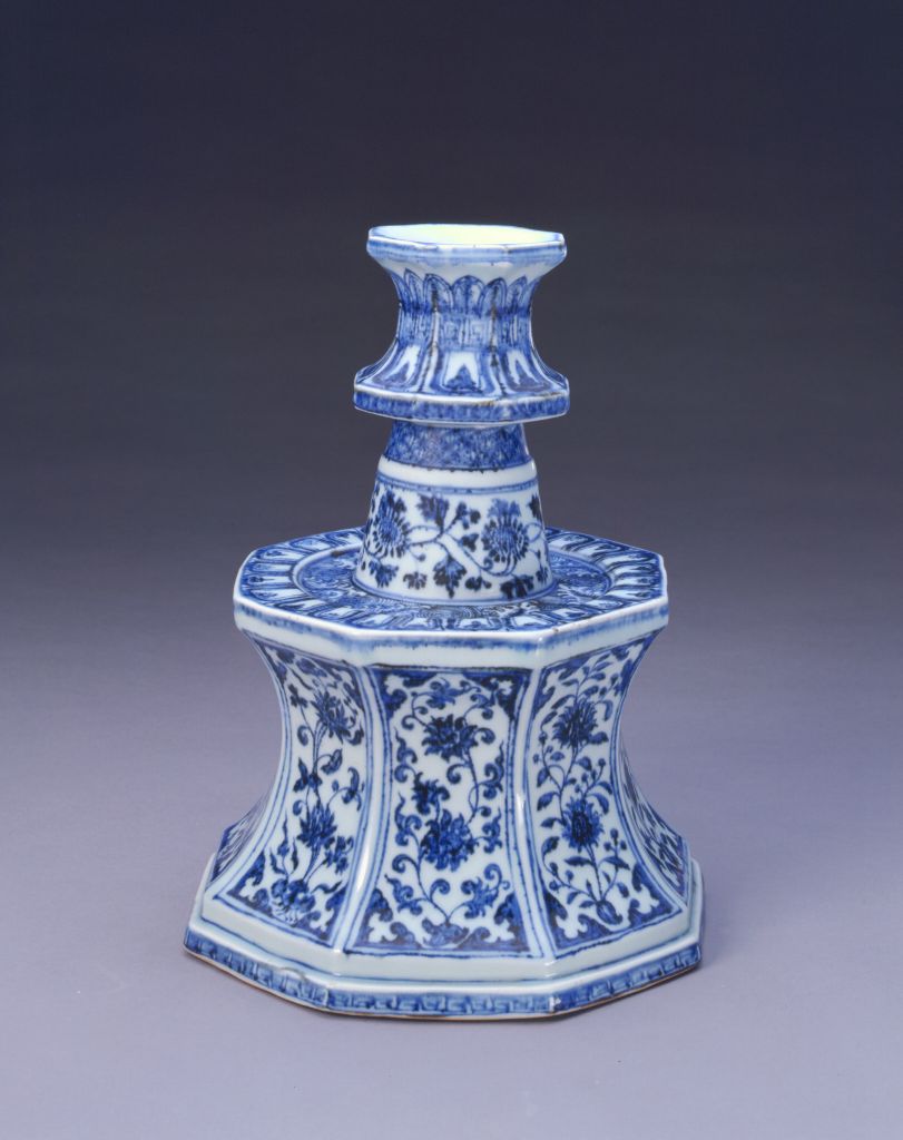 图片[1]-Blue and white flower pattern octagonal candlestick-China Archive